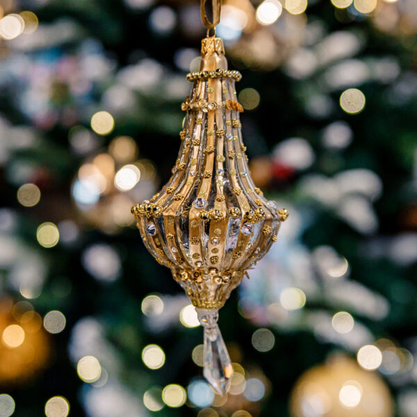 Golden chandelier 1k0a7861