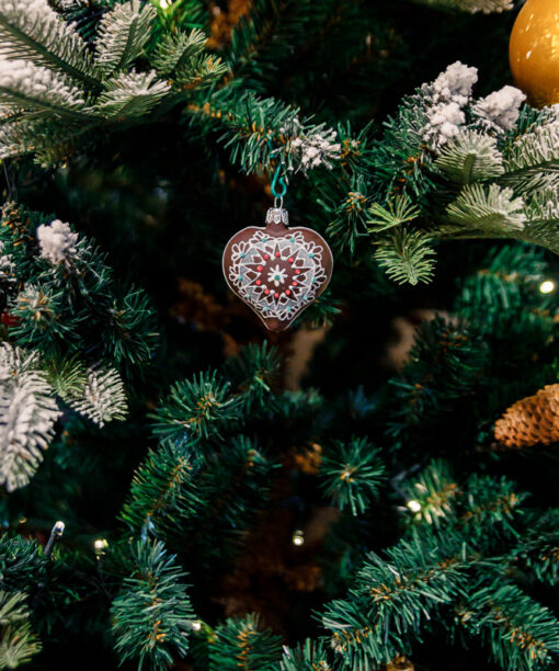 Gingerbread heart with lace  1k0a8886