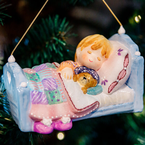 Baby girl in a crib 1k0a9018