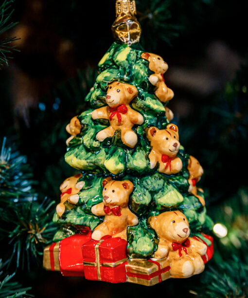 Festive Christmas tree with teddy bears  1k0a9025