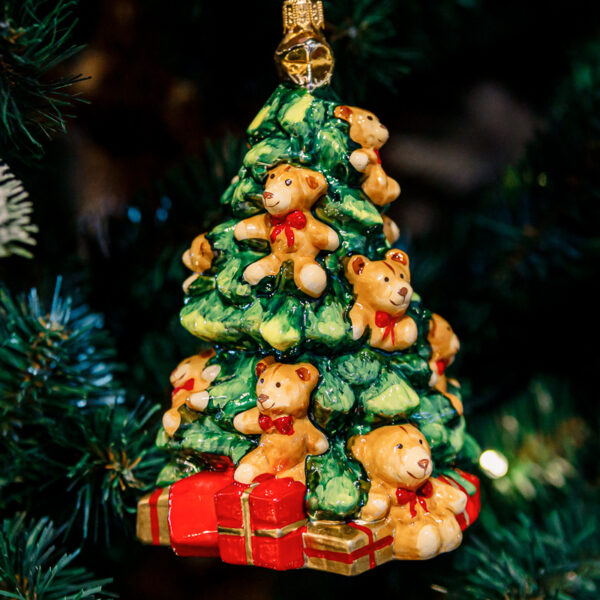Festive Christmas tree with teddy bears 1k0a9025
