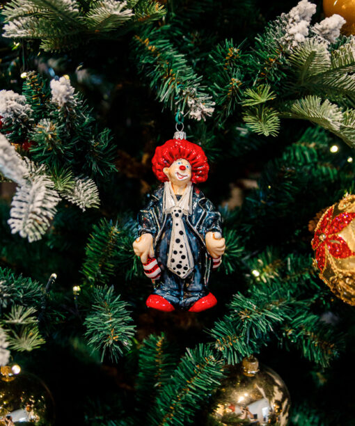 Clown with a white tie  1k0a9852