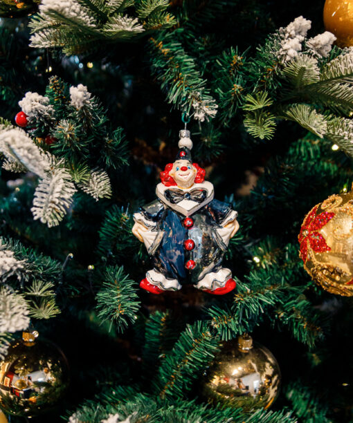 Black clown with a bow  1k0a9853