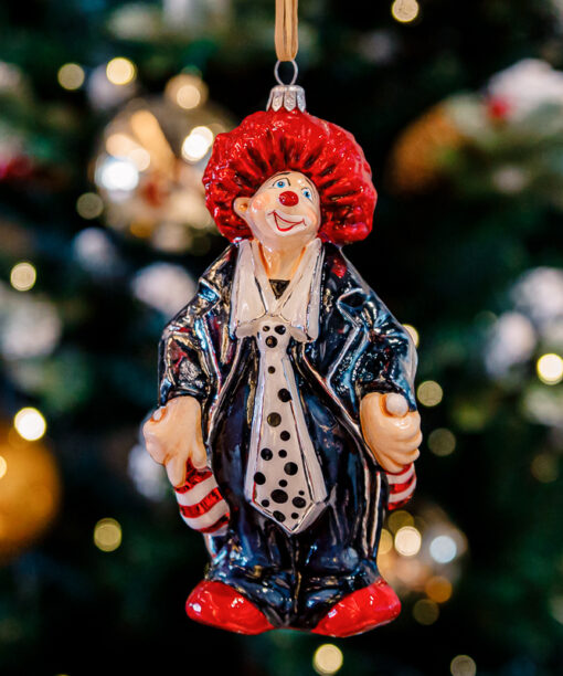 Clown with a white tie  1k0a9892