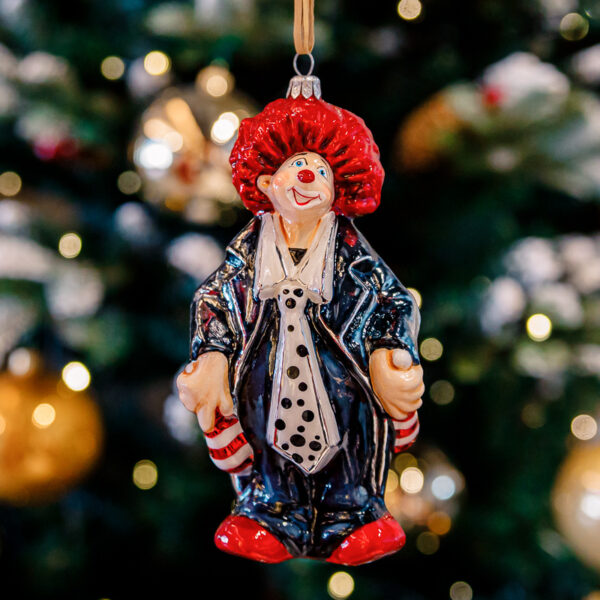 Clown with a white tie 1k0a9892