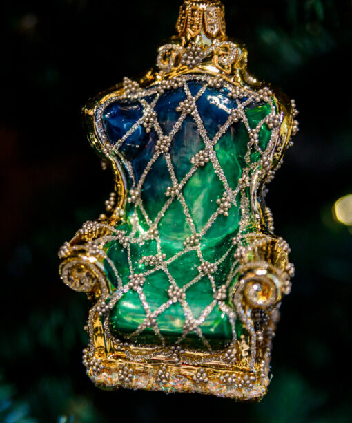 A turquoise-green princess armchair  1k0a0557