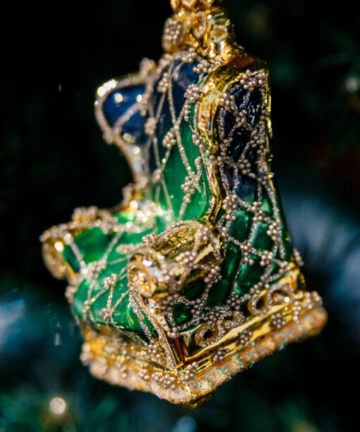 A turquoise-green princess armchair  1k0a0559