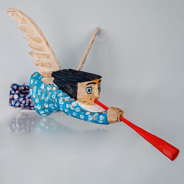 Antoni Kamiński - Hanging angel with a trumpet 1k0a0804