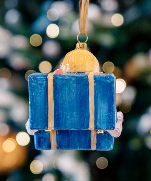 Girl in a suitcase  1k0a7987