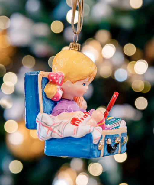 Girl in a suitcase  1k0a7989