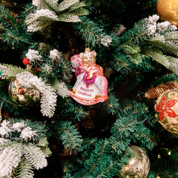 Girl's first christmas 1k0a3701