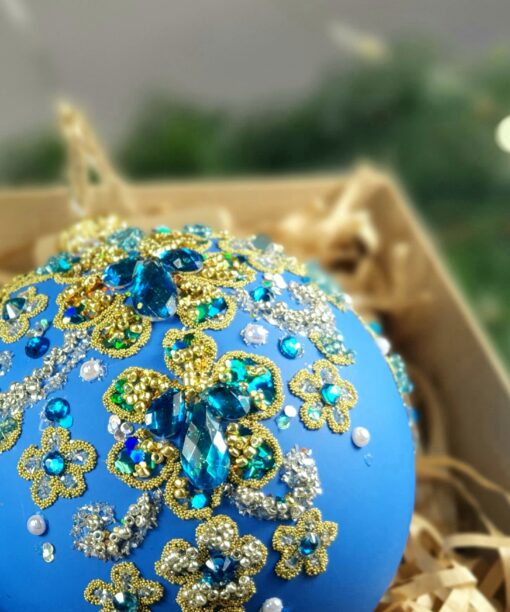 Turquoise with tiny flowers  0010 24709mgx 8