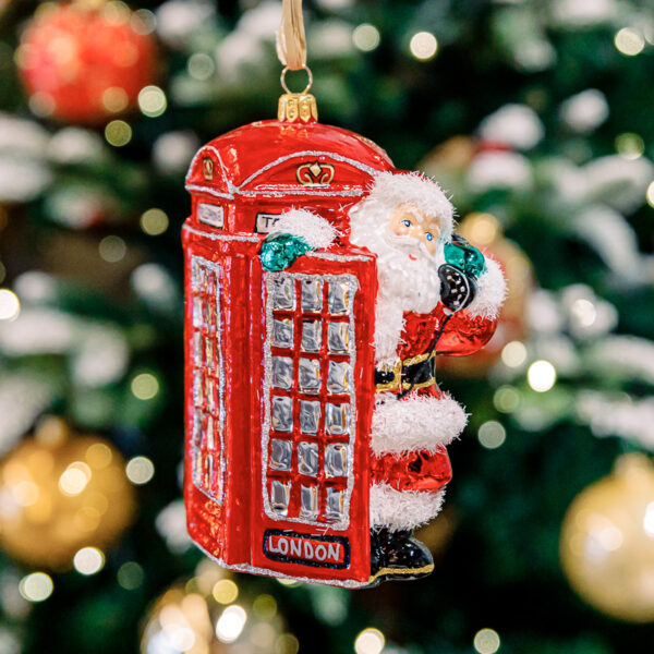 Santa Clauses - Santa Claus and the British Telephone Box 1k0a5889