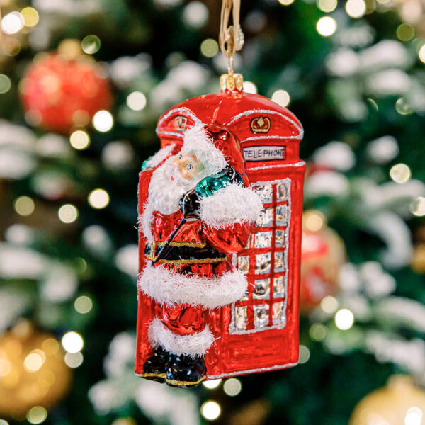Santa Clauses - Santa Claus and the British Telephone Box 1k0a5891