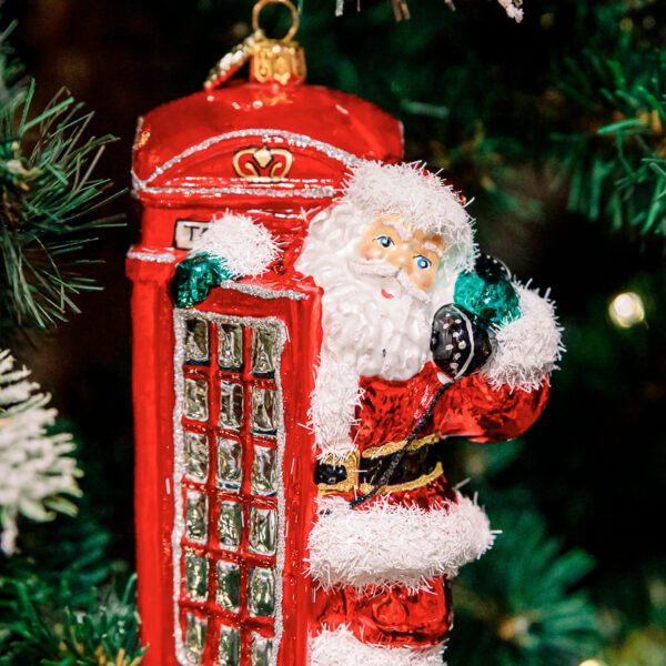 Santa Clauses - Santa Claus and the British Telephone Box 1k0a5903