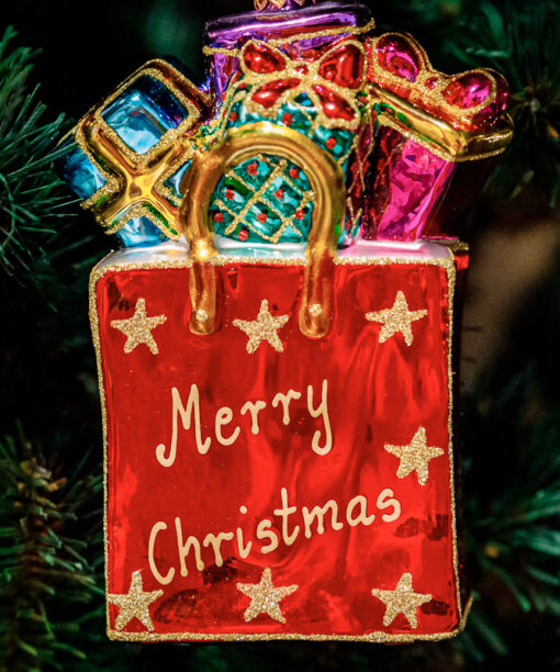 Gift box full of gifts  1k0a5977