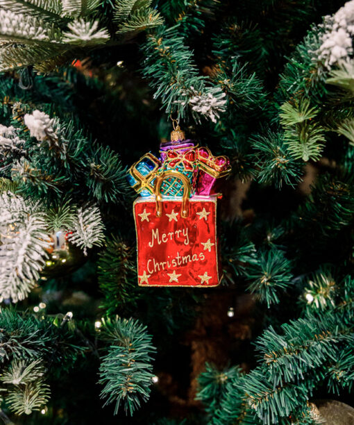 Gift box full of gifts  1k0a5978