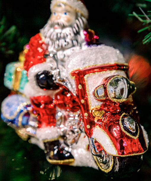 Santa on a scooter  1k0a5994