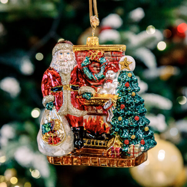 Fireplace with Santa Claus 1k0a6019