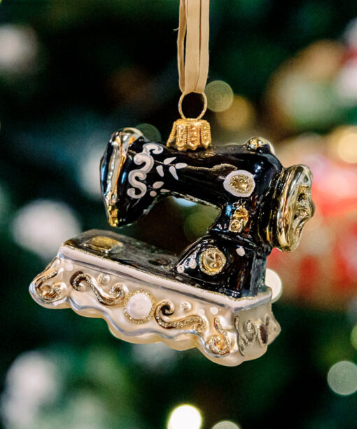 Retro sewing machine 1k0a6028