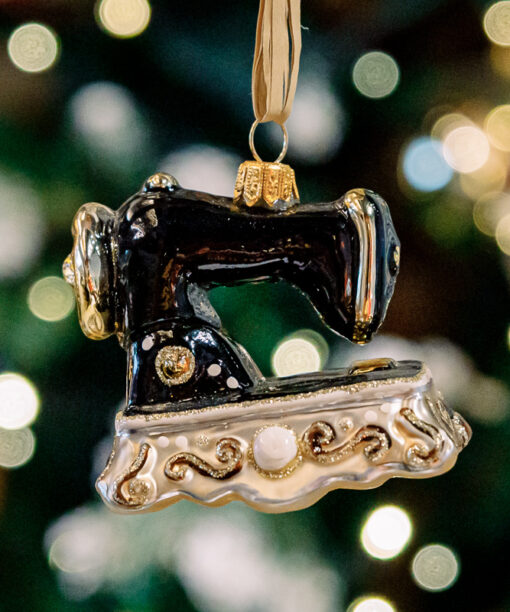 Retro sewing machine 1k0a6030