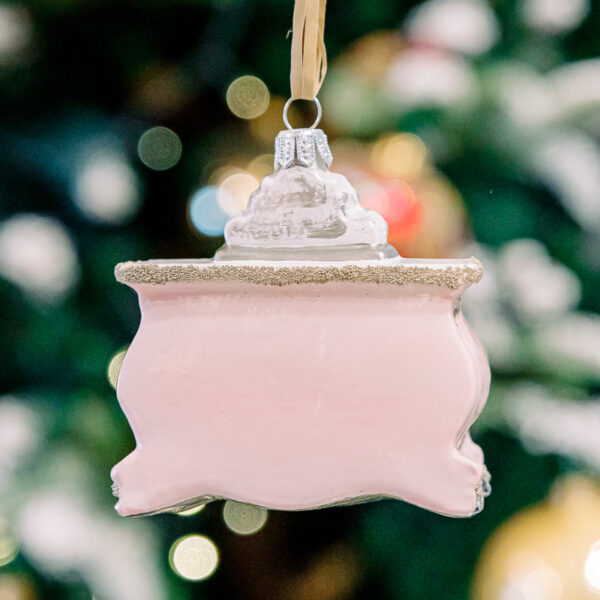 Pink shelf 1k0a6095