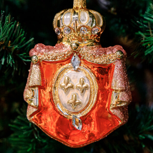 Coat of arms with a crown 1k0a6140