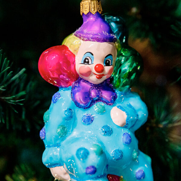Clown on the ball 1k0a6146