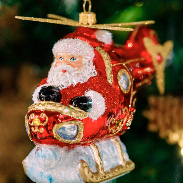 Santa Claus in a helicopter 1k0a6308