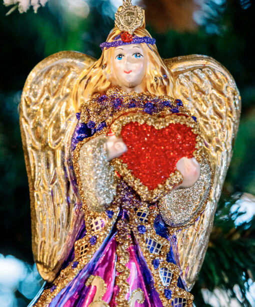 Burgundy angel with a Christmas tree  1k0a6574