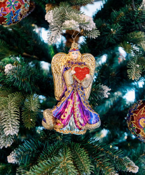 Burgundy angel with a Christmas tree  1k0a6575