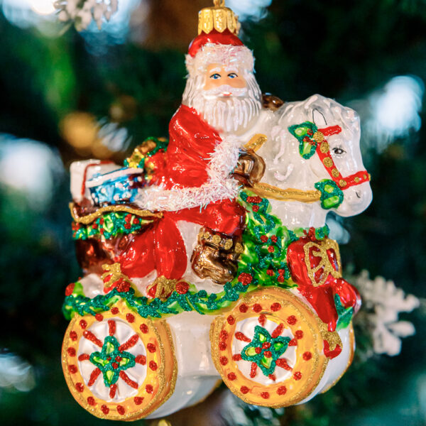 Santa on a horse 1k0a6583