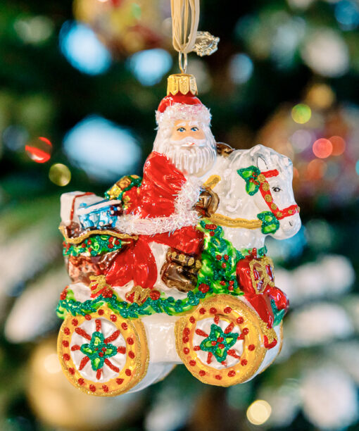 Santa on a horse  1k0a6745