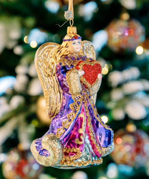 Burgundy angel with a Christmas tree 1k0a6757
