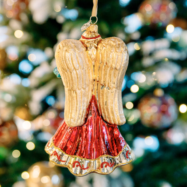 Burgundy angel with a Christmas tree 1k0a6765