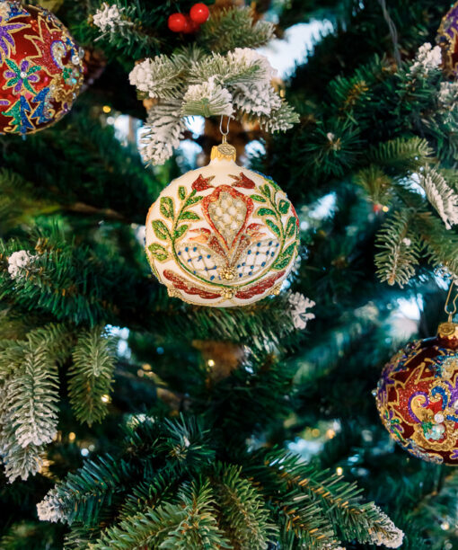 Ornate embroidery - iridescent cream 1k0a6622