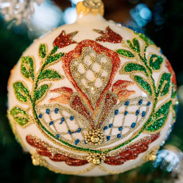 Ornate embroidery - iridescent cream 1k0a6623