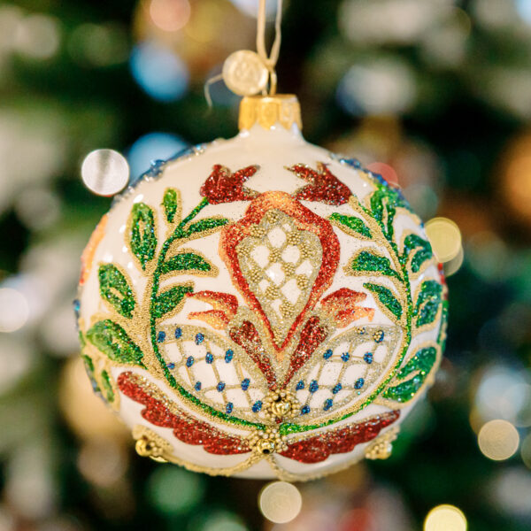 Ornate embroidery - iridescent cream 1k0a6850