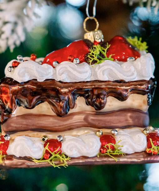 Strawberry cake with cream  1k0a6903