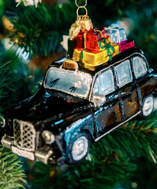 London cab with gifts  1k0a7376
