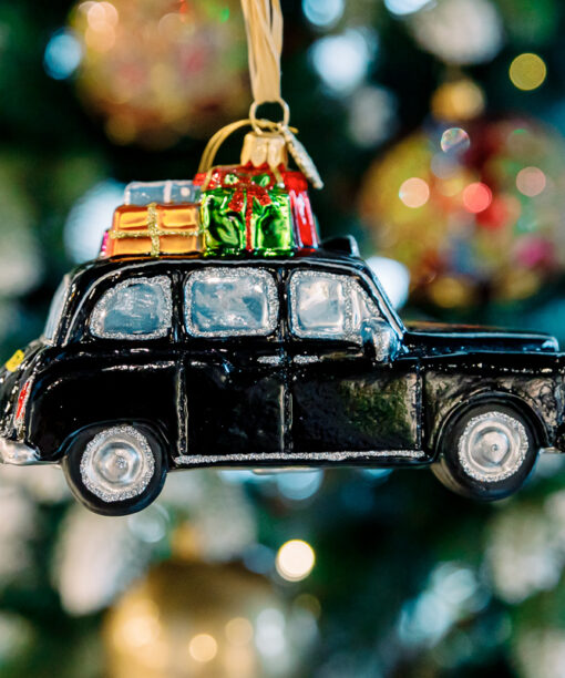 London cab with gifts  1k0a7389