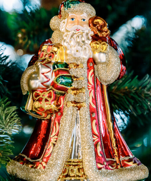 Santa Claus with gifts and a drum 1k0a7396
