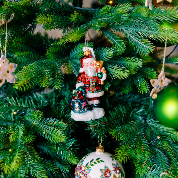 Santa with teddy bear and suck full of gifts 1k0a7520