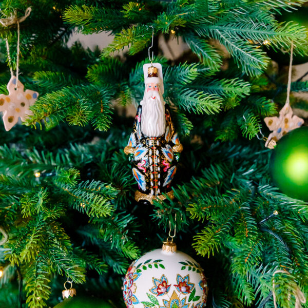 Santa Claus in peacock feathers 1k0a7524