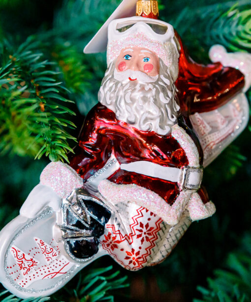 Santa on snowboard  1k0a7530