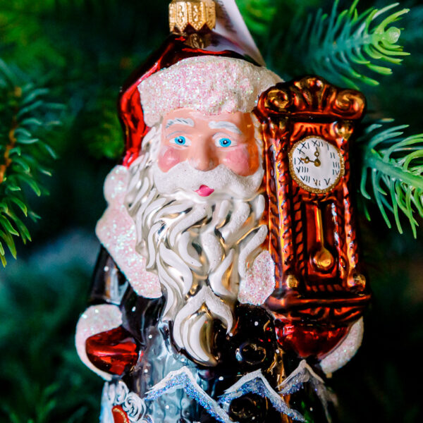 Santa with watch 1k0a7535