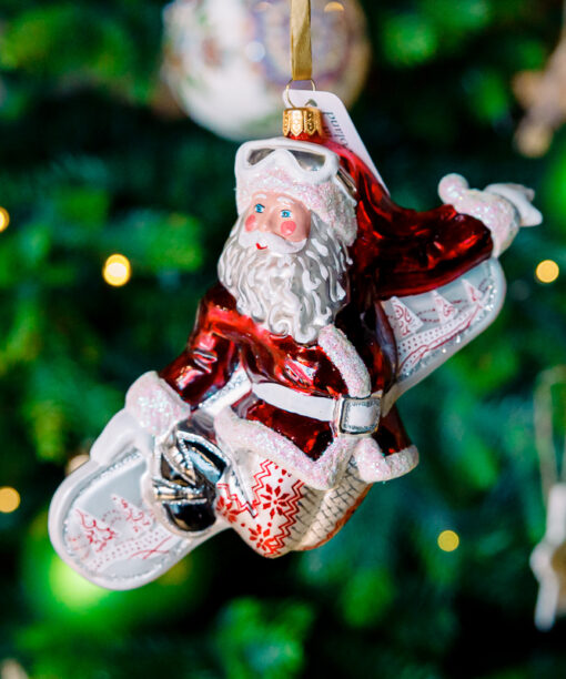 Santa on snowboard 1k0a7552