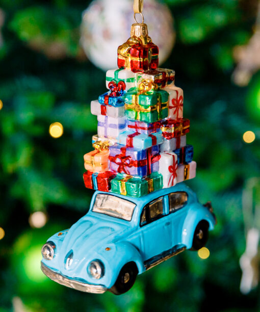 Toy car with gifts  1k0a7559