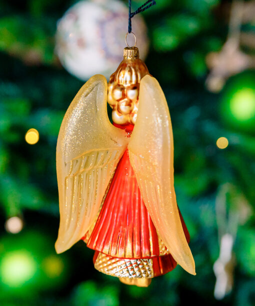 Angel with golden wings 1k0a7562