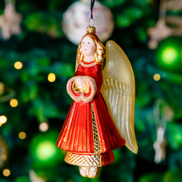 Angel with golden wings 1k0a7565